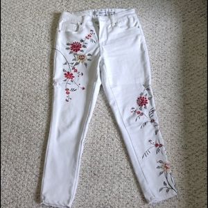 LAST CHANCE! White accented jeans